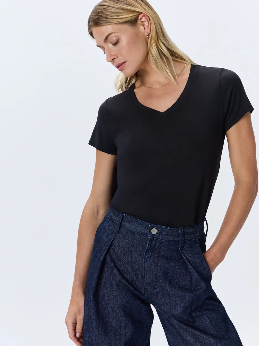 Women’s Black V-Neck Short Sleeve Top